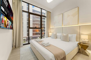 Cozy 1BR with Pool View & Balcony